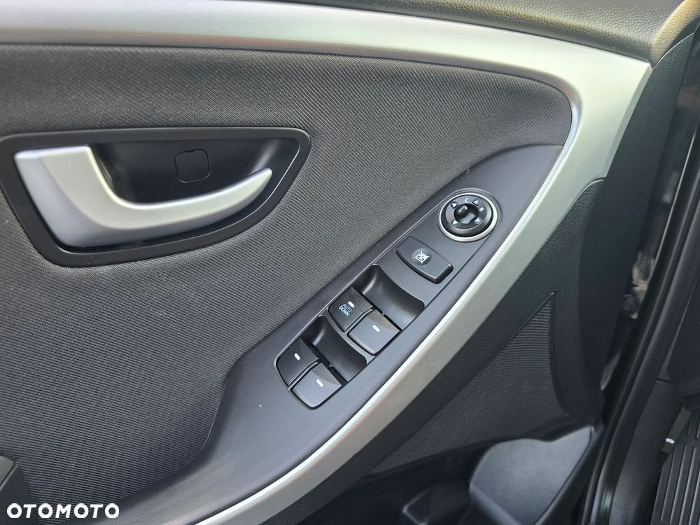 Hyundai i30 blue 1.4 Passion - 30