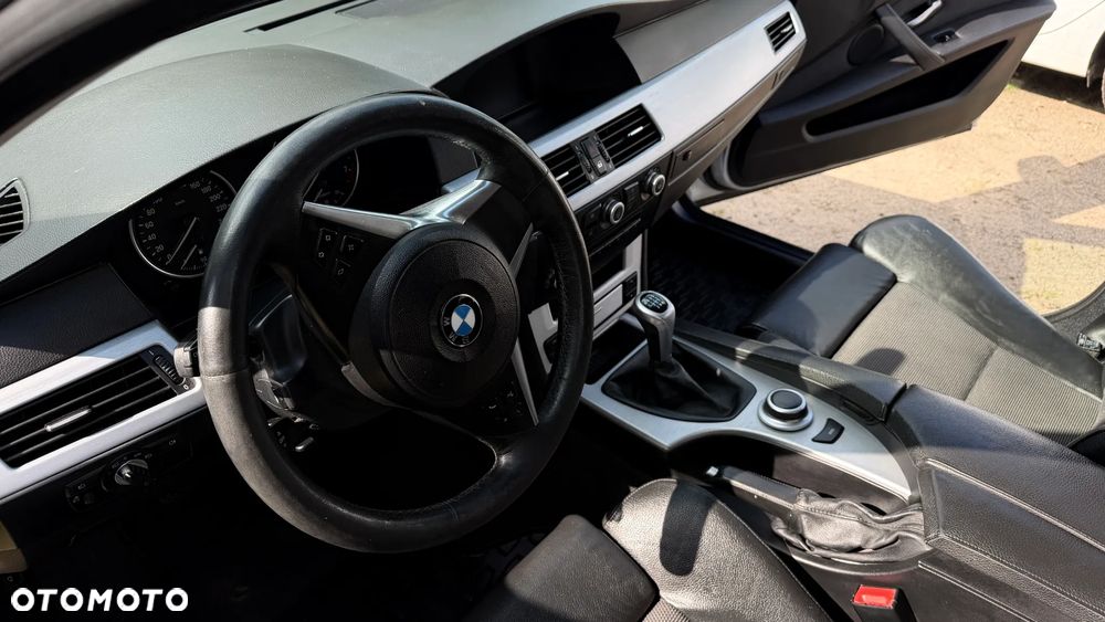 BMW Seria 5 520i - 38