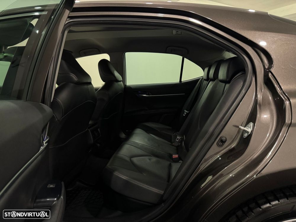 Toyota Camry 2.5 Hybrid Luxury - 32