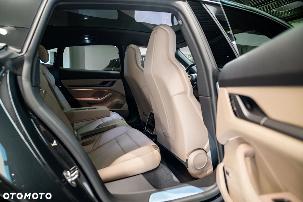 Porsche Taycan 105kWh 4 Cross Turismo - 17