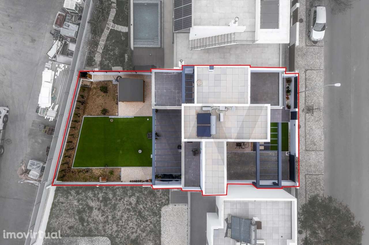Moradia Moderna com 3 Suites, Logradouro com 246,56 m2 e Localização P - Grande imagem: 2/60