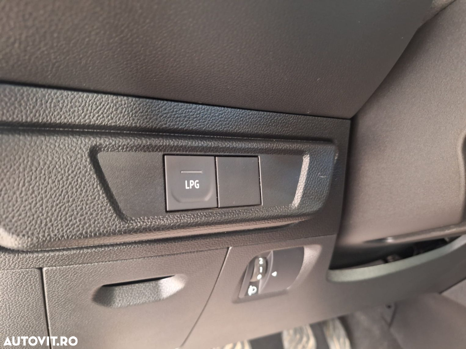 Dacia Logan TCe 90 Essential - 10