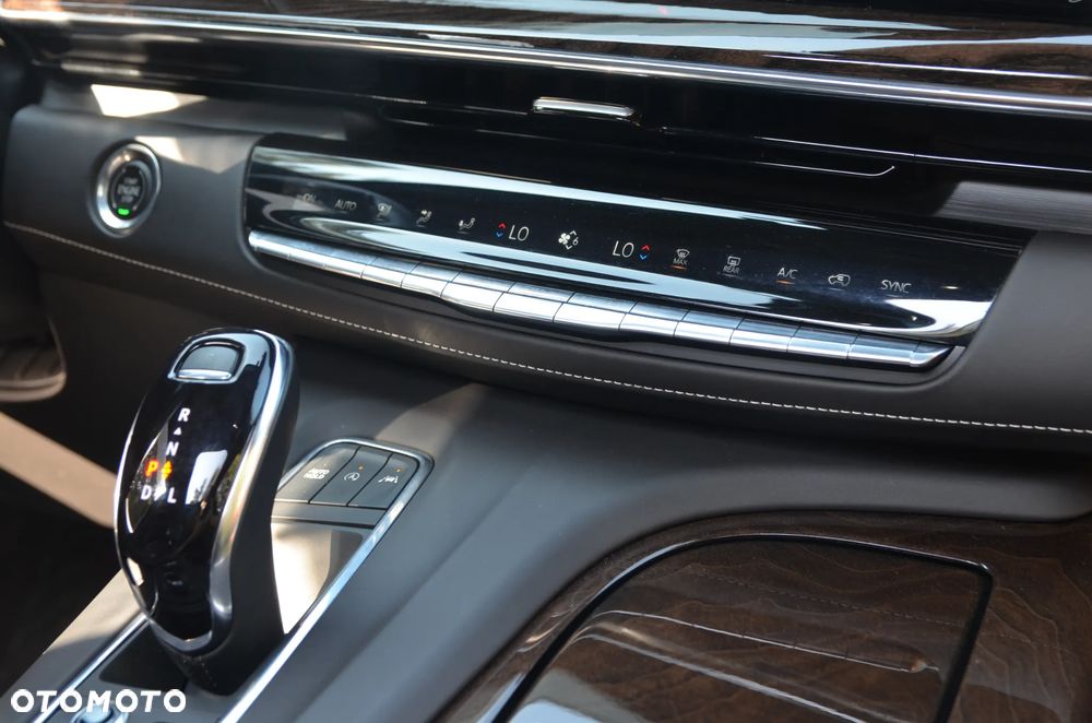 Cadillac Escalade - 27