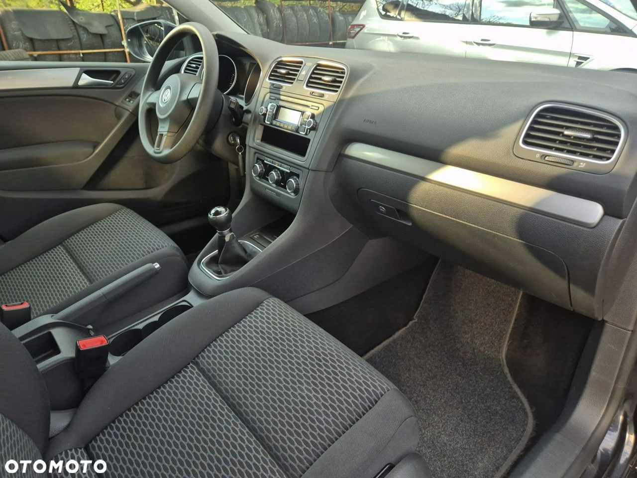 Volkswagen Golf - 28