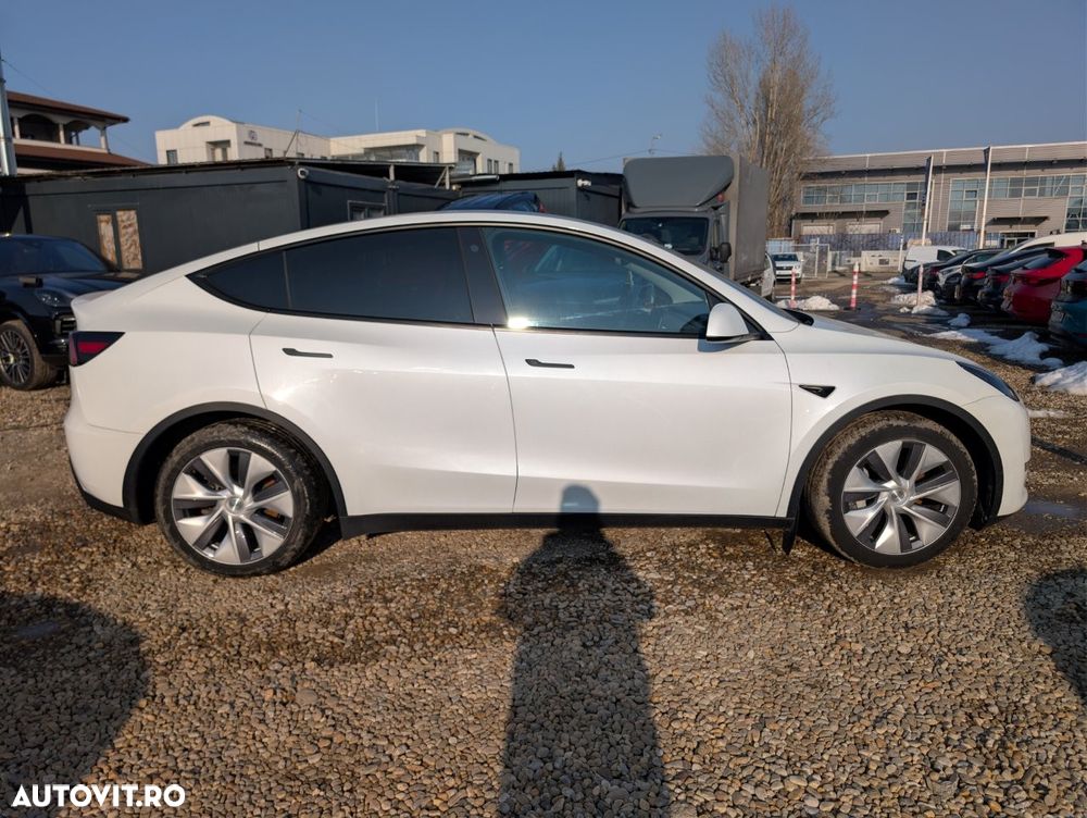Tesla Model Y Long Range Dual Motor AWD - 4