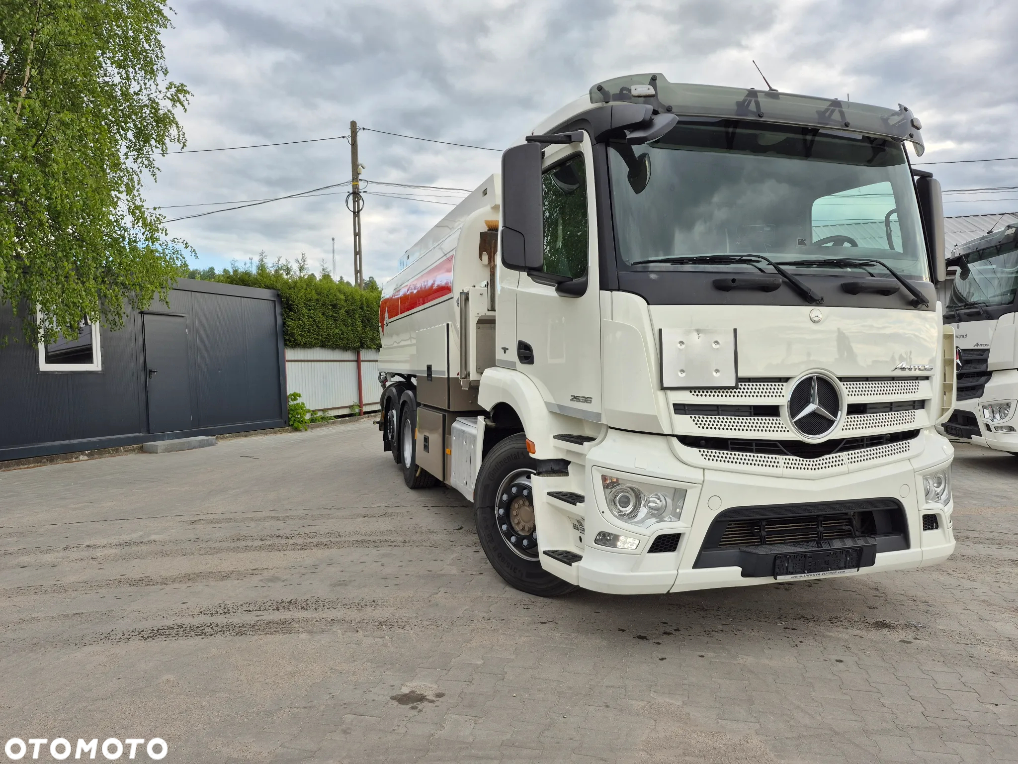 Mercedes-Benz Autocysterna ANTOS - 2
