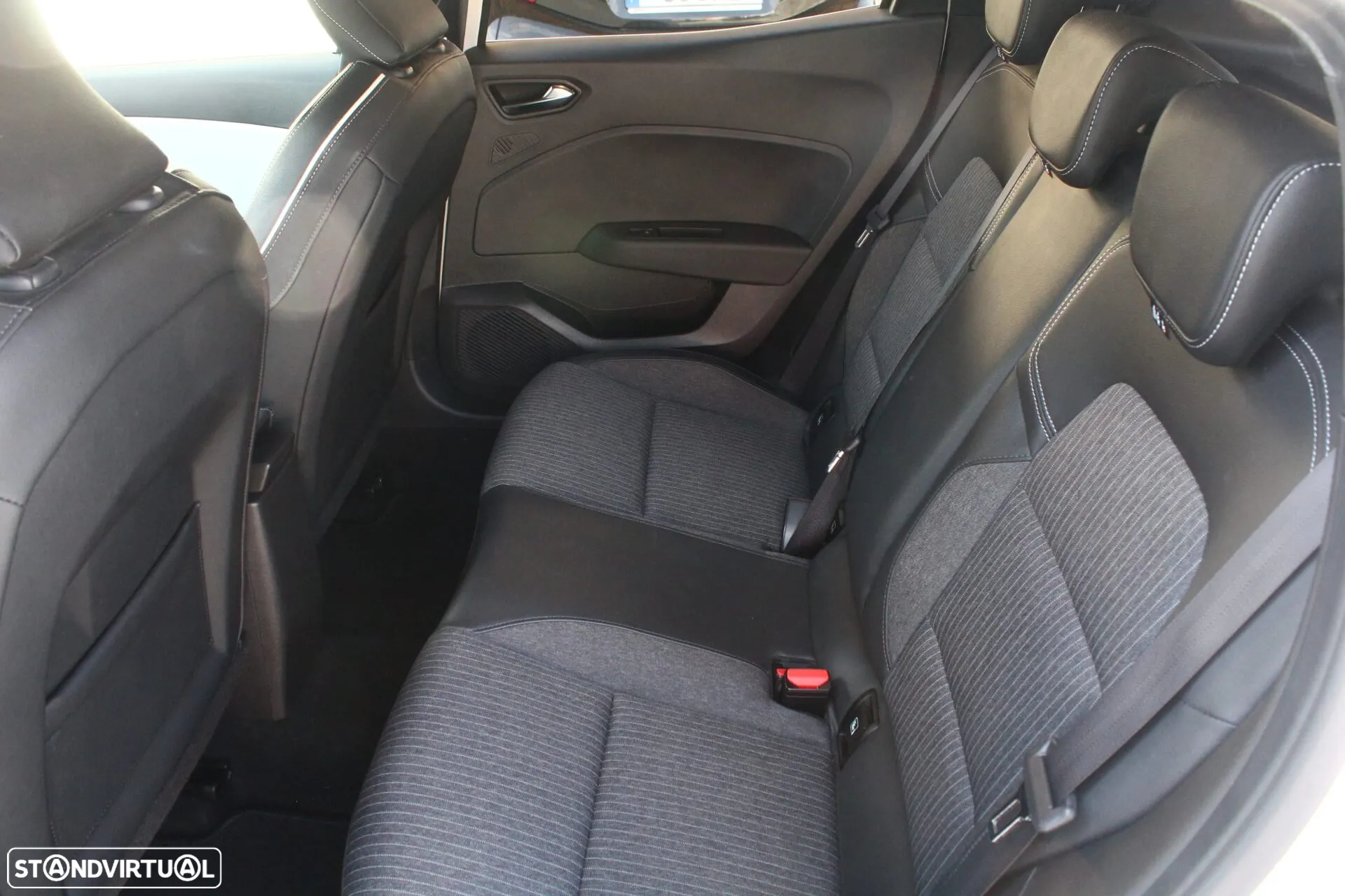 Renault Clio 1.0 TCe Techno - 11