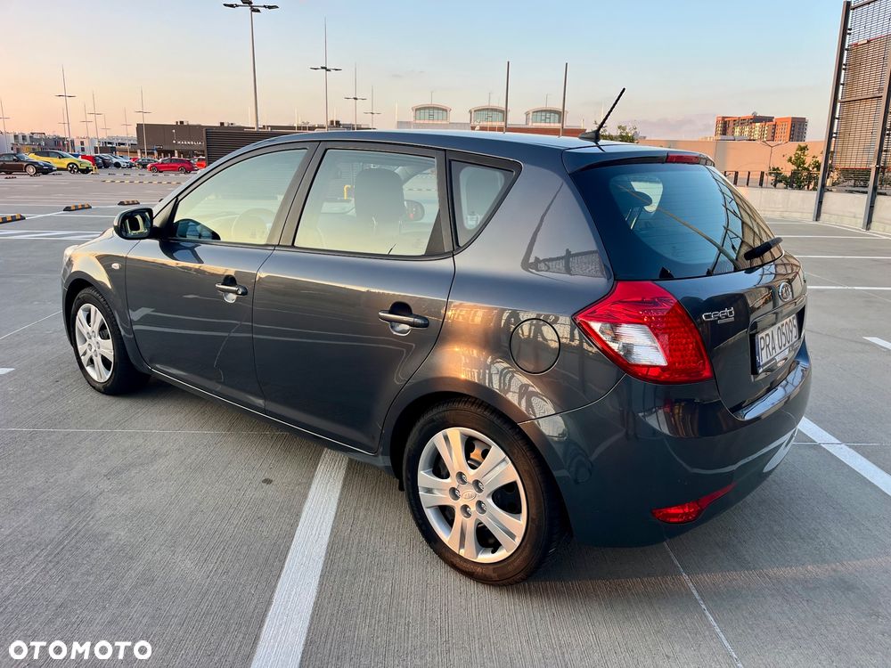 Kia Ceed 1.4 Comfort + - 5