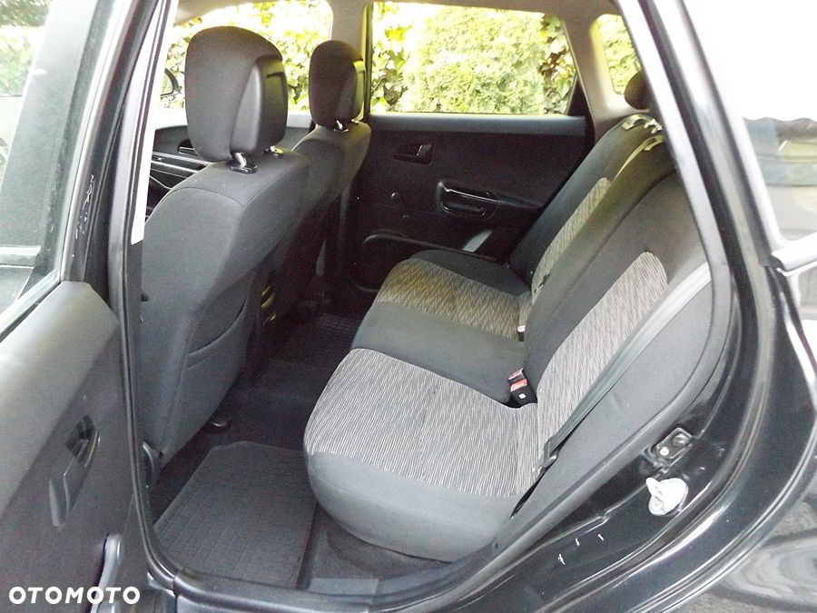 Kia Ceed - 12