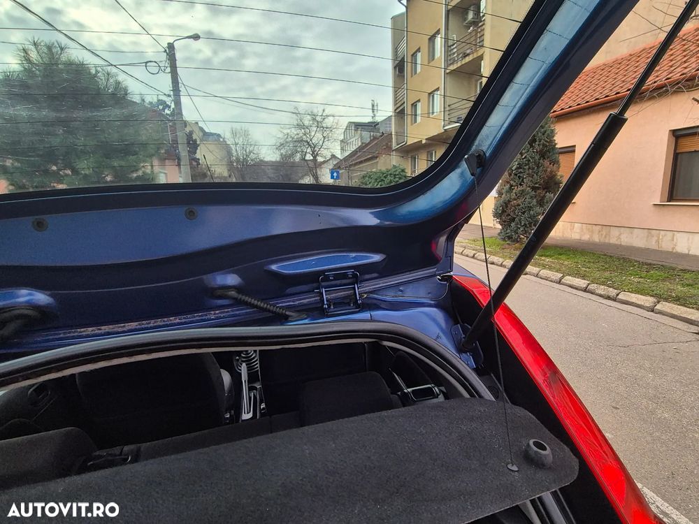 Ford Fiesta 1.3i Ambiente - 26