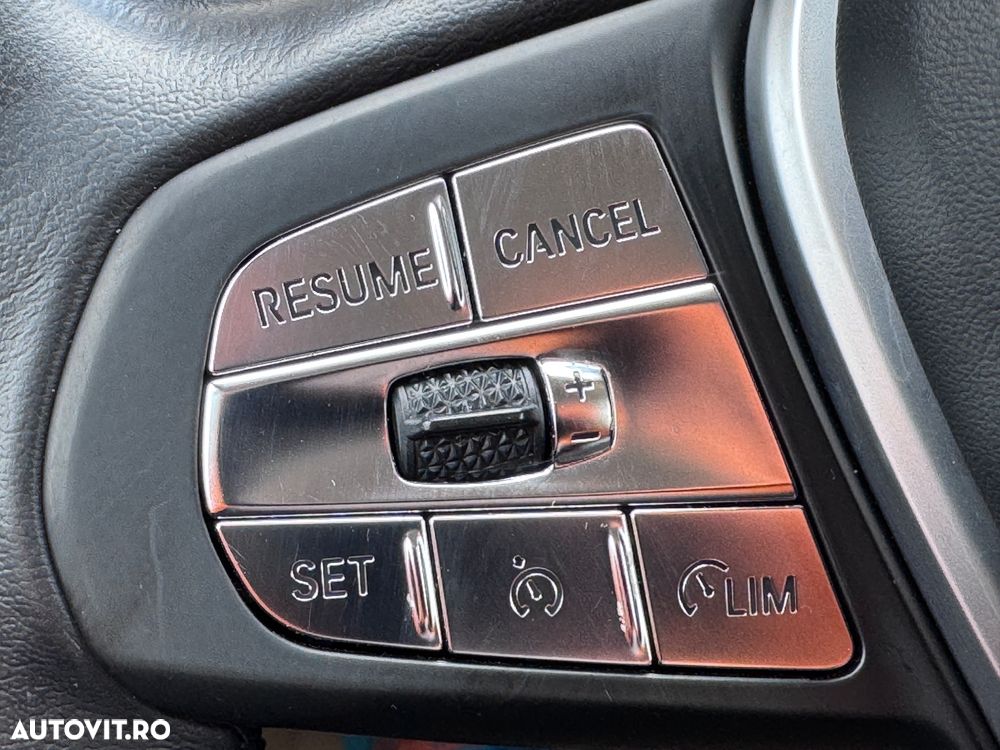BMW Seria 3 320i AT - 28