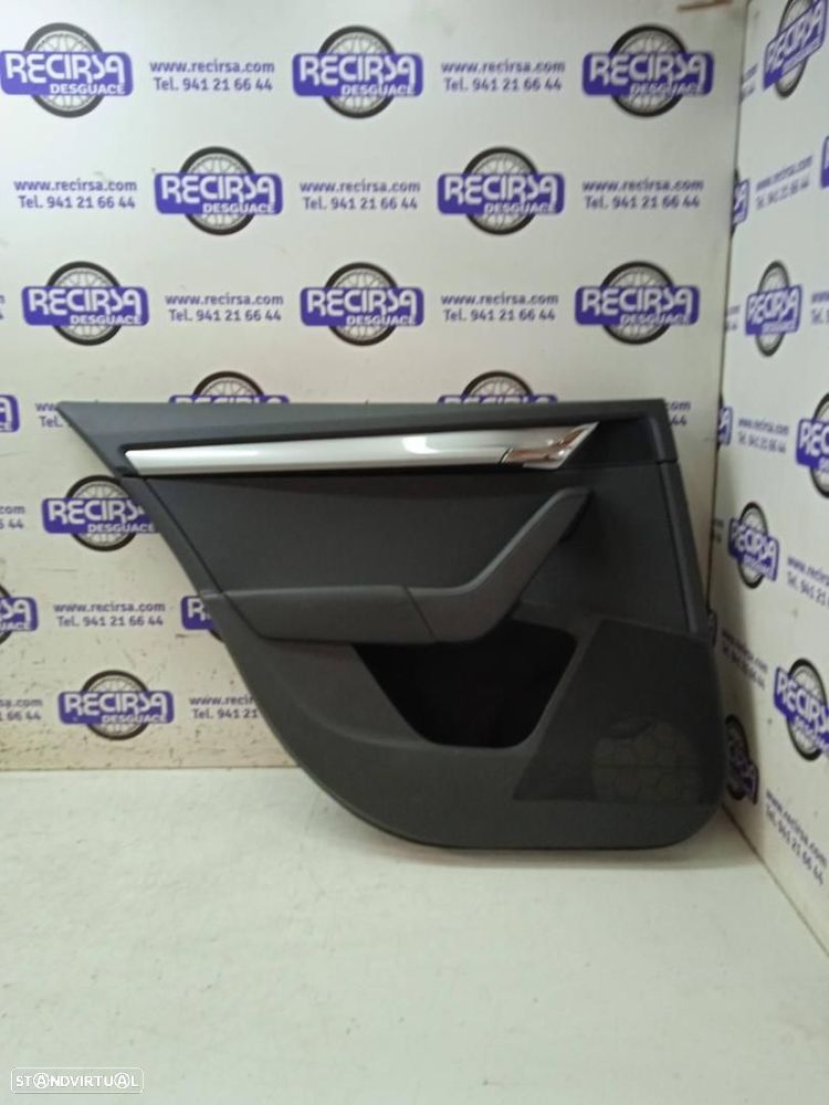 FORRA DA PORTA TRASEIRA ESQUERDA SKODA OCTAVIA COMBI 5E5 - 1