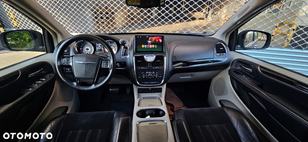 Chrysler Town & Country 3.6 Touring - 14