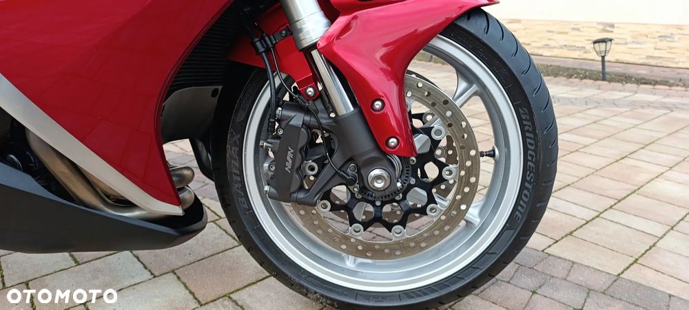 Honda VFR - 28