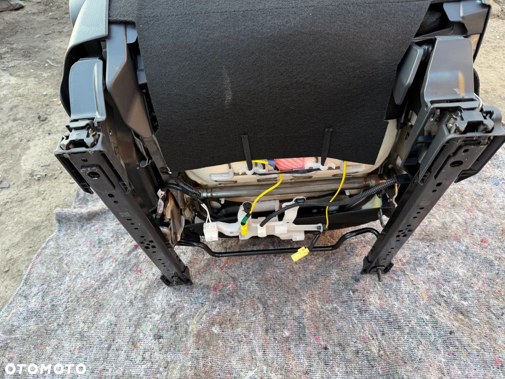 Fotele przód tył kanapa komplet Toyota Corolla Cross 2025r - 25