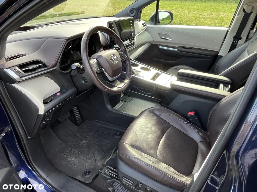 Toyota Sienna - 6