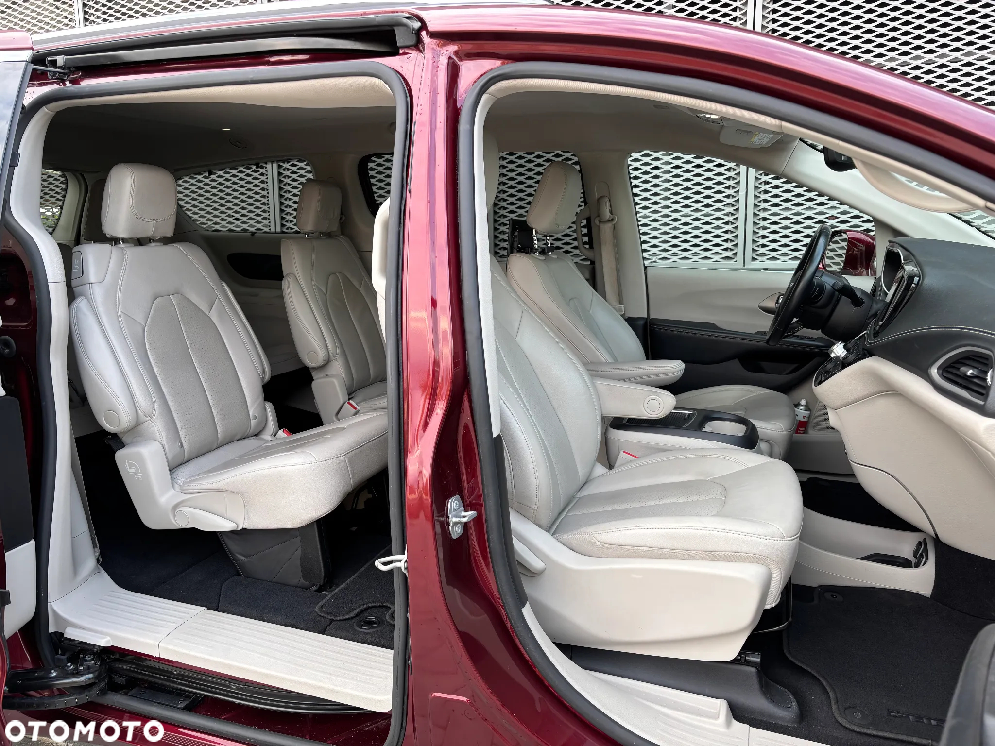 Chrysler Pacifica - 12