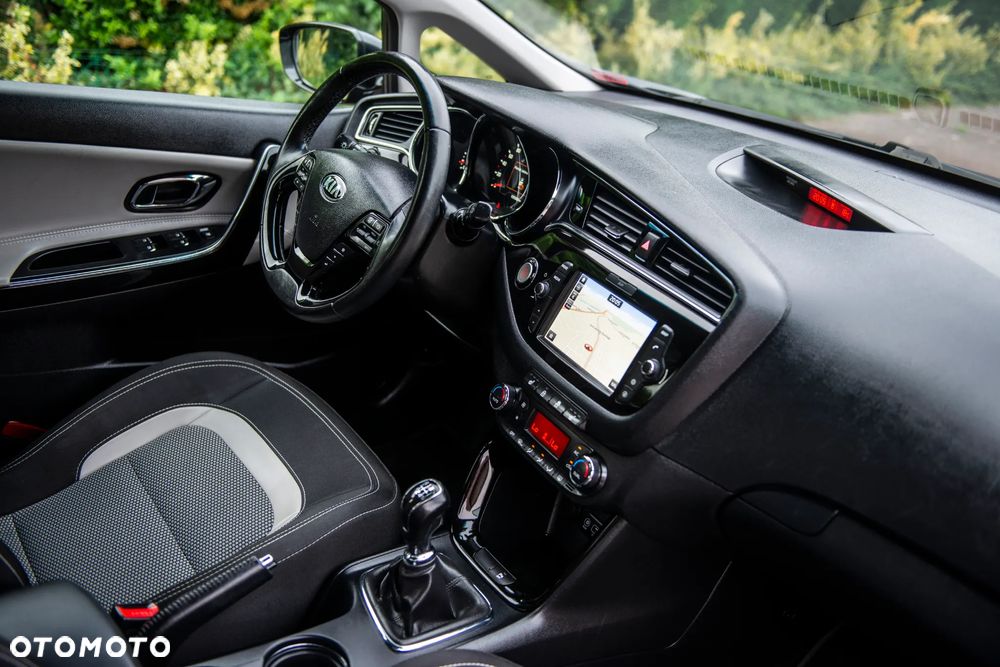 Kia Ceed 1.6 GDI ISG Platinum Edition - 39