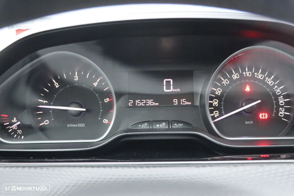 Peugeot 208 1.6 BlueHDi Style - 11