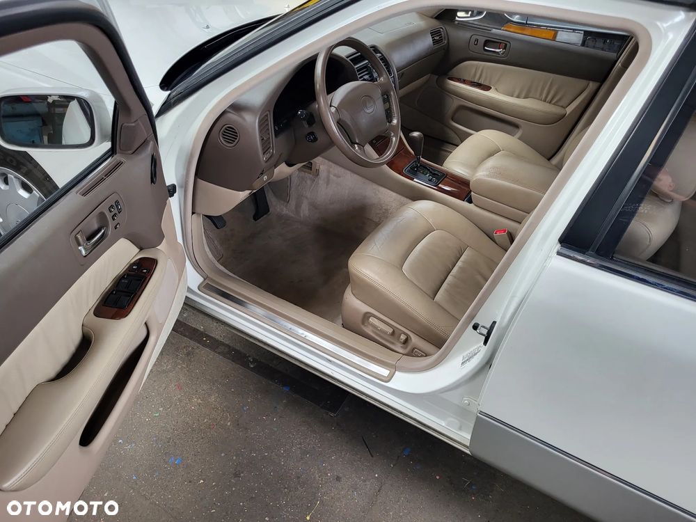 Lexus LS 400 - 32