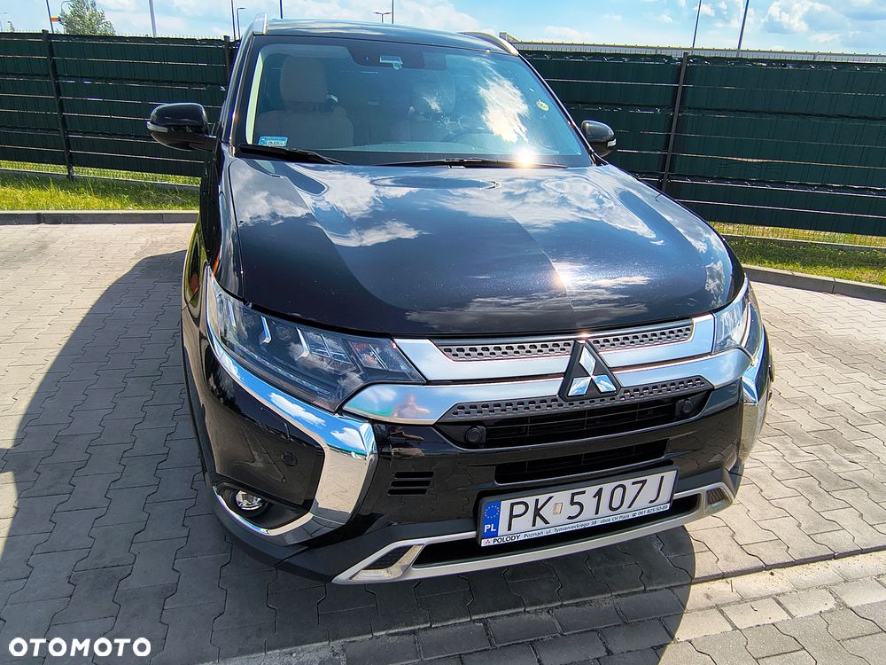 Mitsubishi Outlander 2.0 Instyle + 4WD CVT - 18