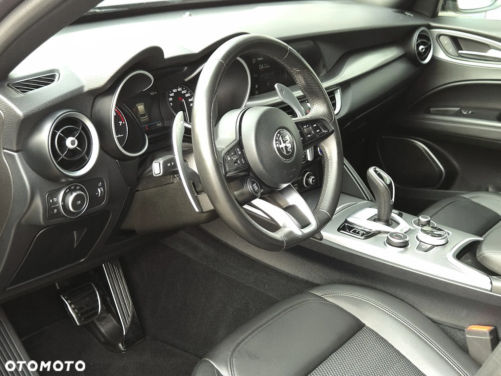 Alfa Romeo Stelvio 2.0 Turbo Sprint Q4 - 11