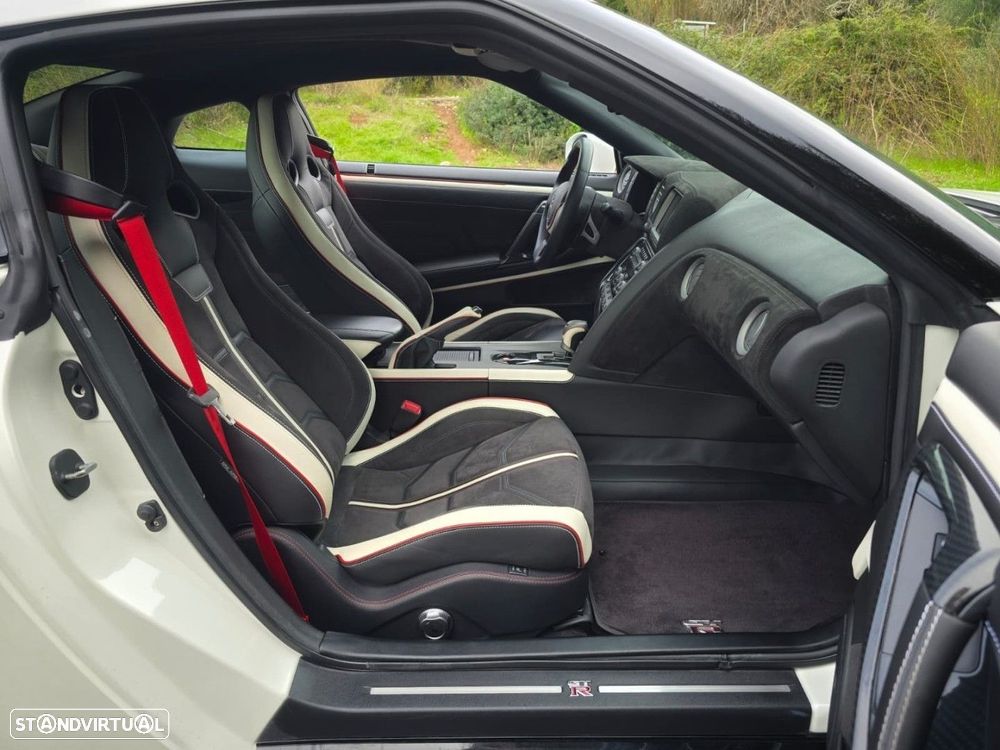 Nissan GT-R 3.8 V6 Black Edition - 28