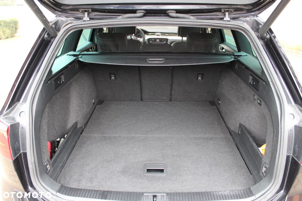 Volkswagen Passat 2.0 TDI SCR DSG 4Motion Business - 29