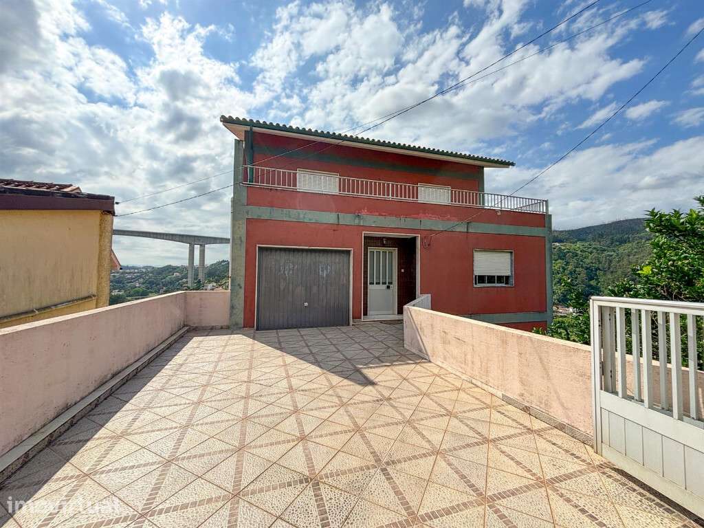 Moradia M5 com garagem em zona de Ceira - Grande imagem: 2/25