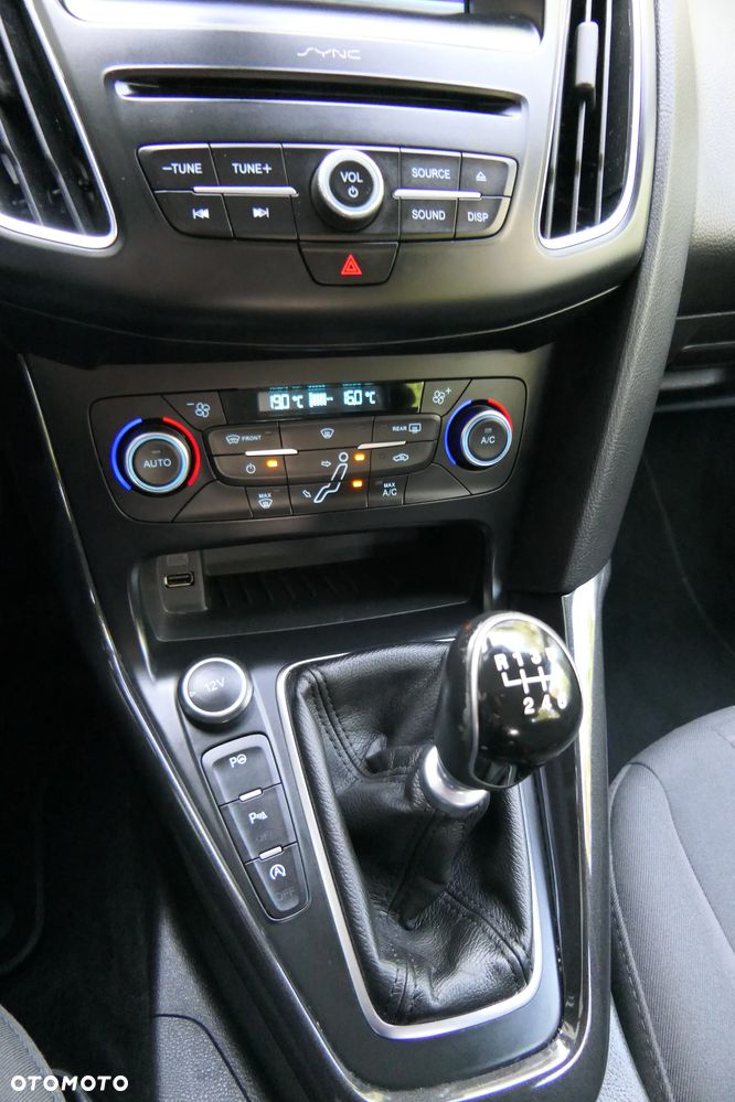 Ford Focus Turnier 1.5 EcoBlue Start-Stopp-System TITANIUM STYLE - 25