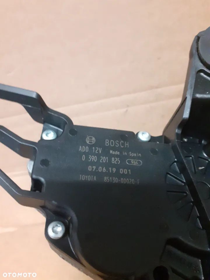 } SILNICZEK WYCIERACZKI TYŁ TOYOTA YARIS II nr 0390201825 - 5