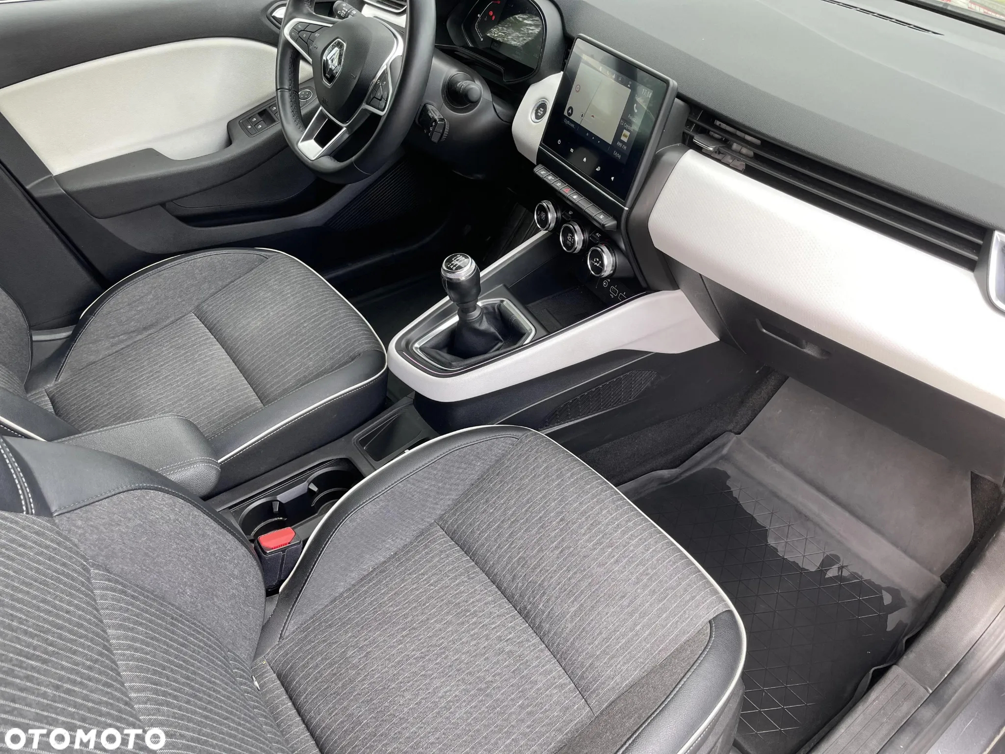 Renault Clio 1.0 TCe Techno - 24