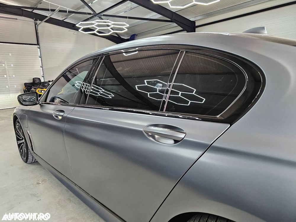BMW Seria 7 745Le - 26