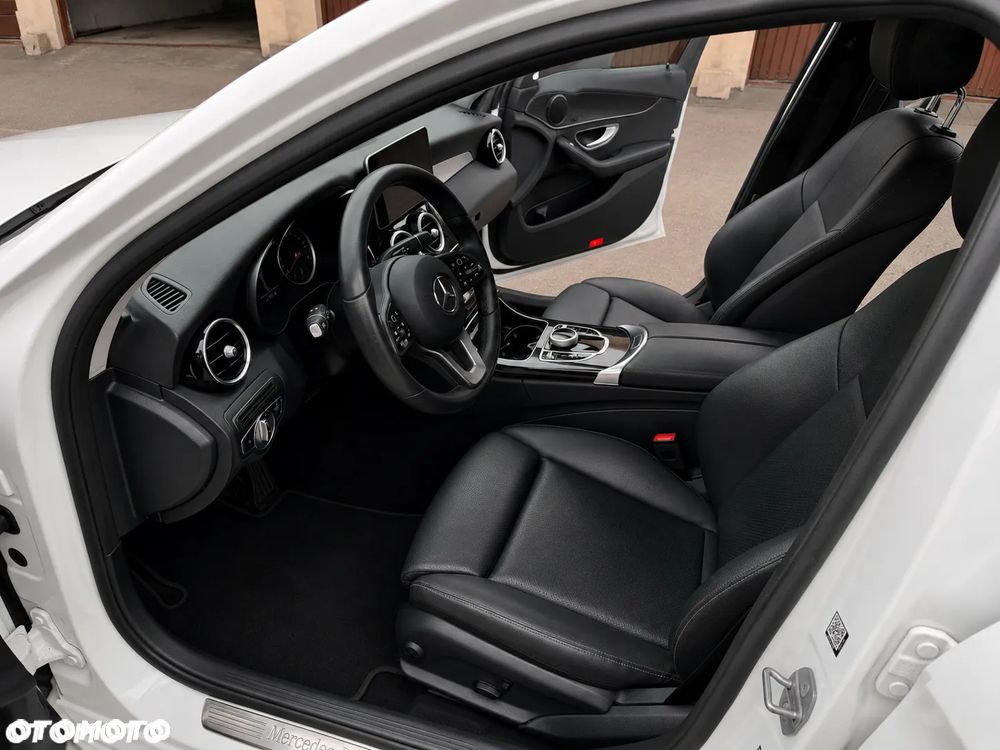 Mercedes-Benz Klasa C 200 d 9G-TRONIC - 33