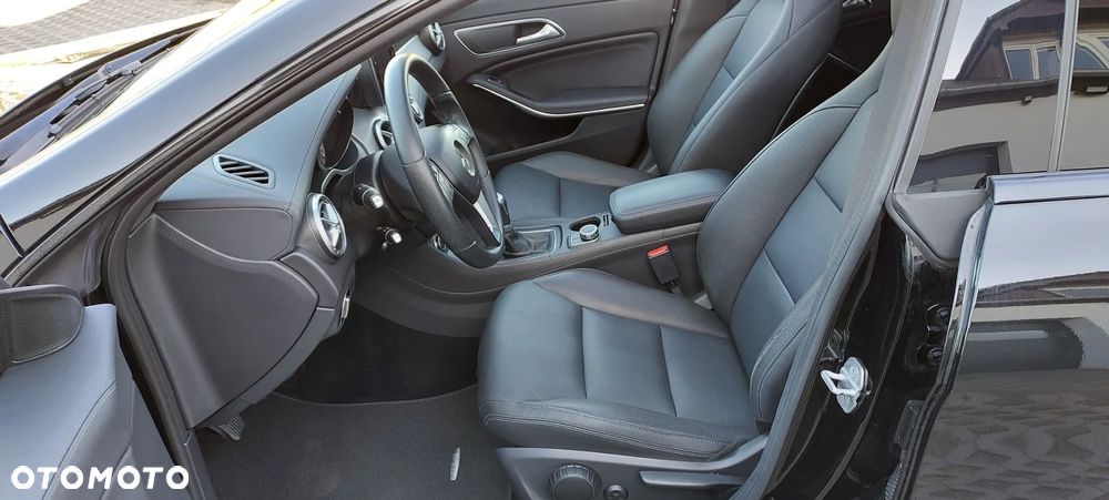 Mercedes-Benz CLA - 33