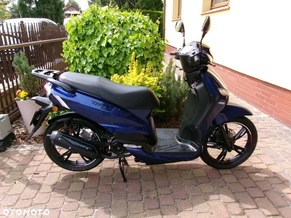 Peugeot Tweet - 2
