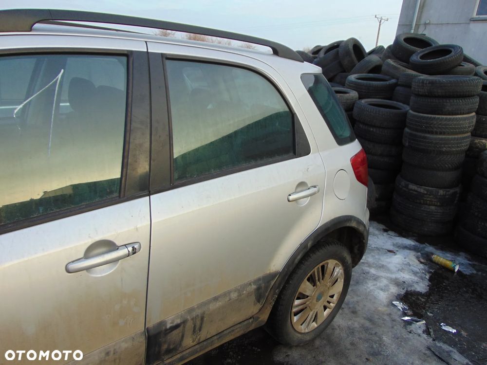 DRZWI LEWE TYŁ TYLNE SUZUKI SX4 FIAT SEDICI ZCC Z LISTWĄ - 1