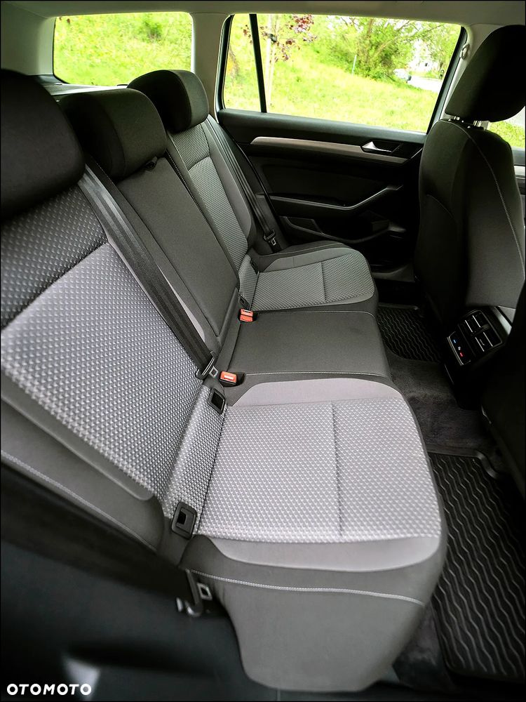 Volkswagen Passat - 36