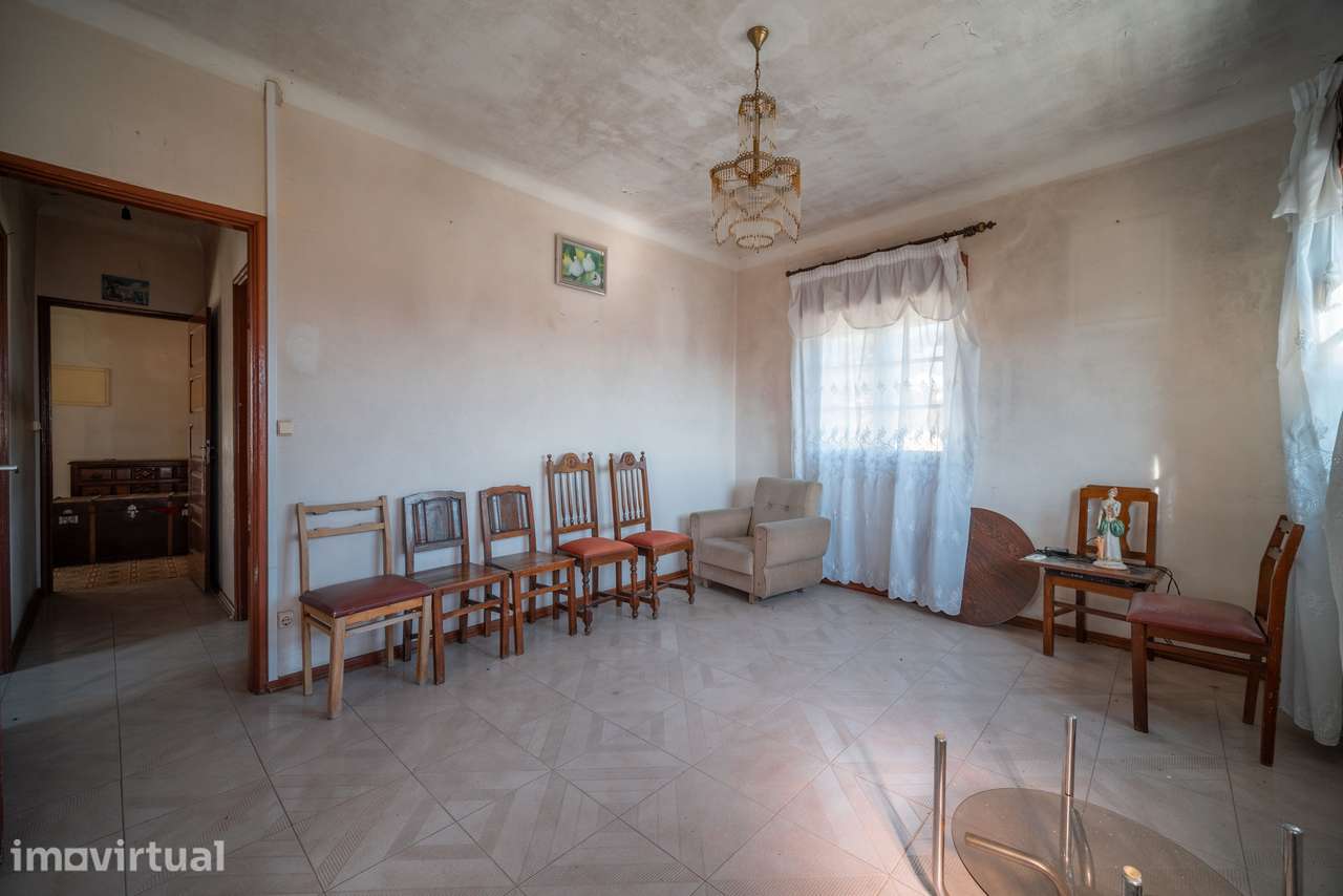 Moradia inserida numa área total de terreno de 2.643 m², em Galegos Sa - Grande imagem: 2/44