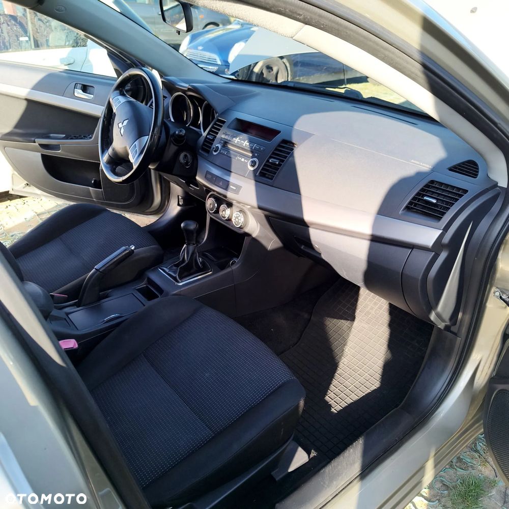 Mitsubishi Lancer - 15