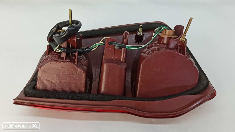 FAROLIM TRASEIRO DIREITO TOYOTA RAV 4 (A2) 2.0 D4-D LUNA 4X4 (2003->) - 6