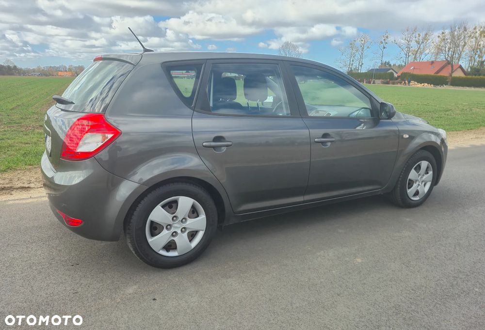 Kia Ceed 1.4 Comfort + - 8