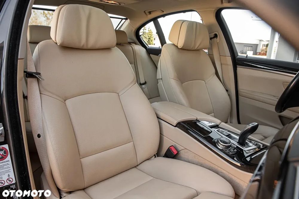 BMW Seria 5 525d Sport-Aut Luxury Line - 22