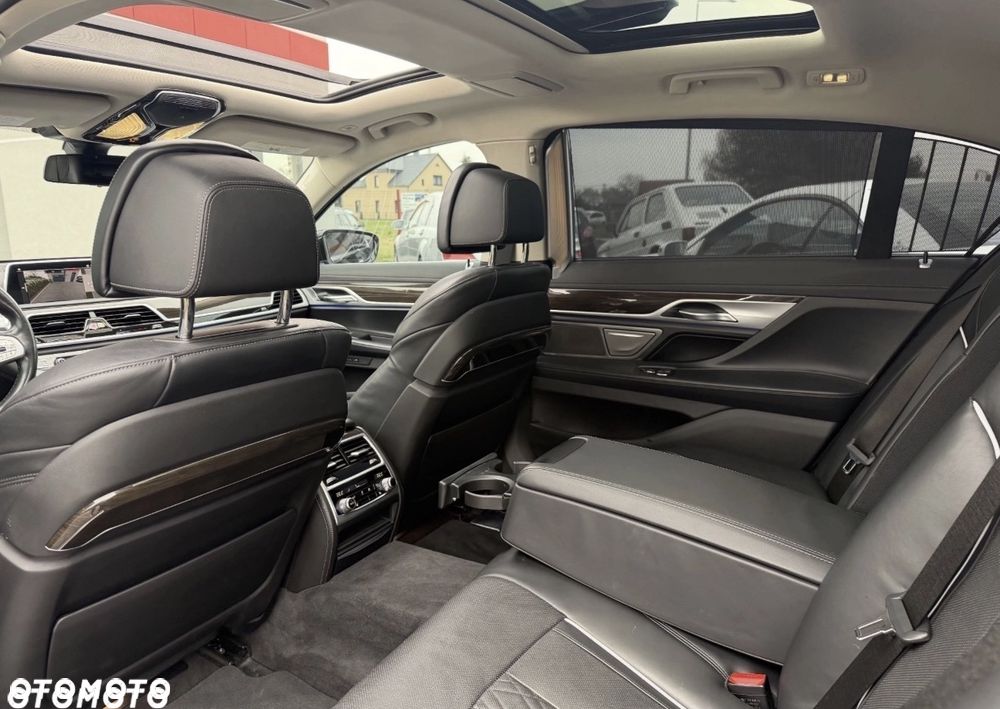 BMW Seria 7 740Li - 24