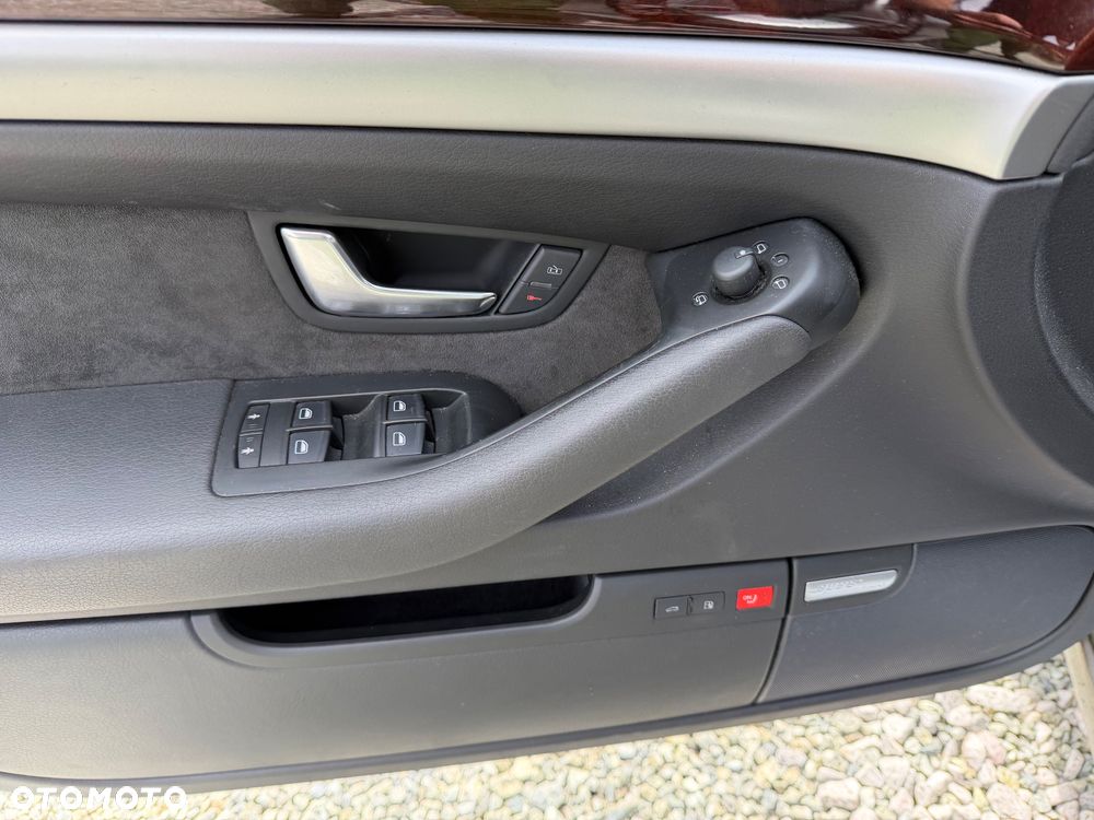 Audi A8 4.2 Quattro - 30