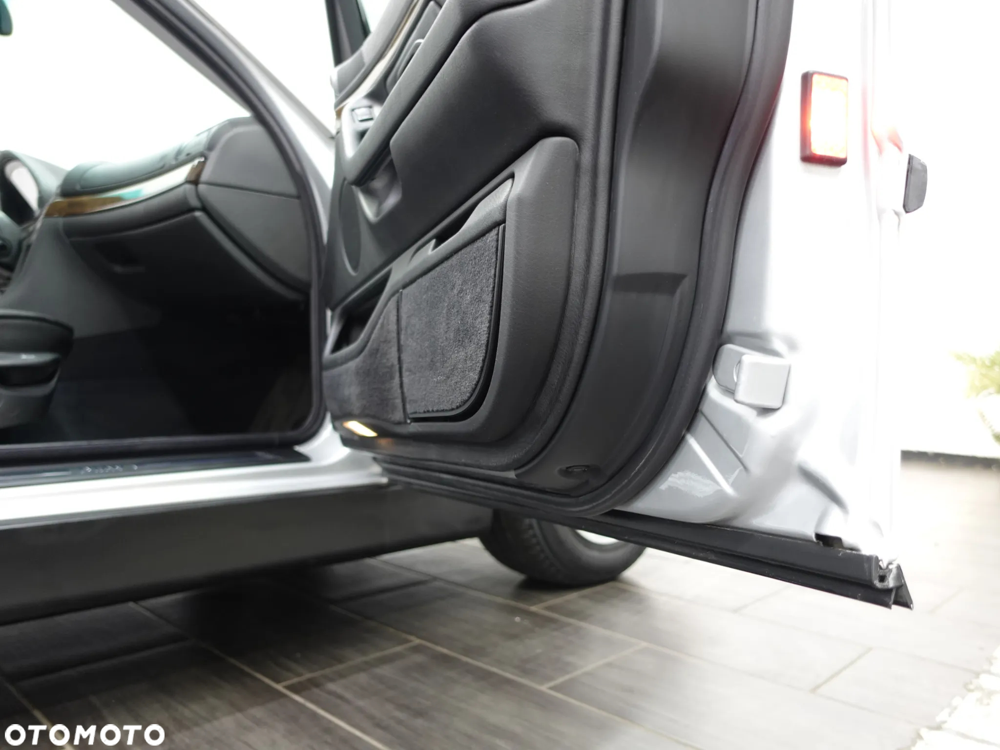BMW Seria 7 728i - 38