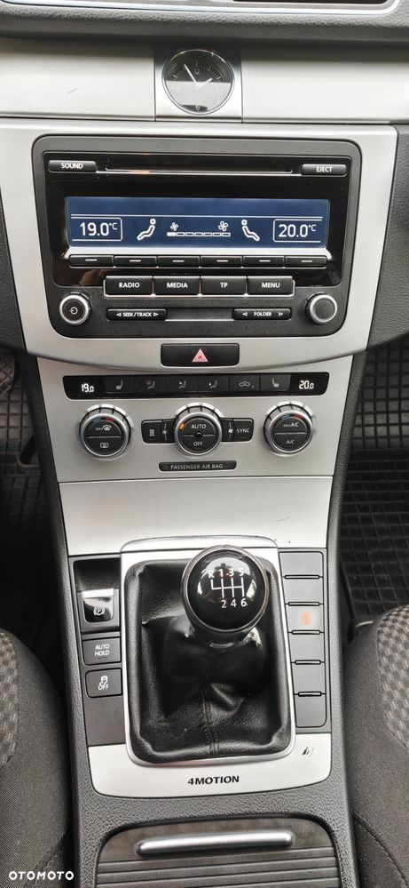 Volkswagen Passat - 11