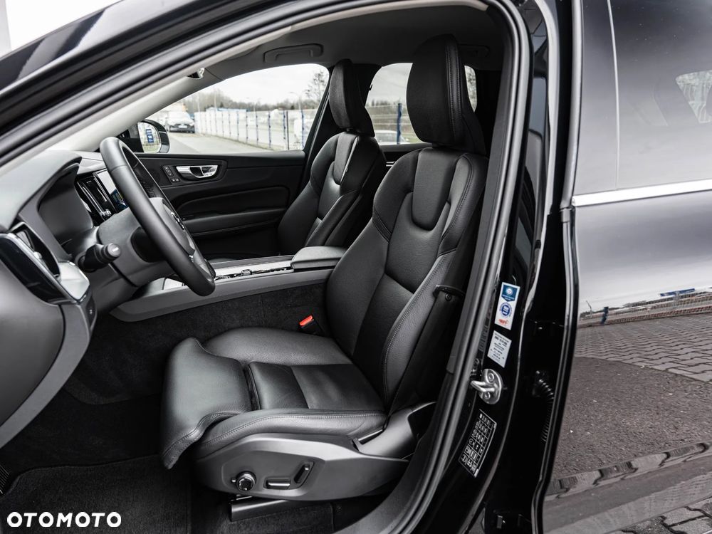 Volvo XC 60 B4 D Plus Bright - 24