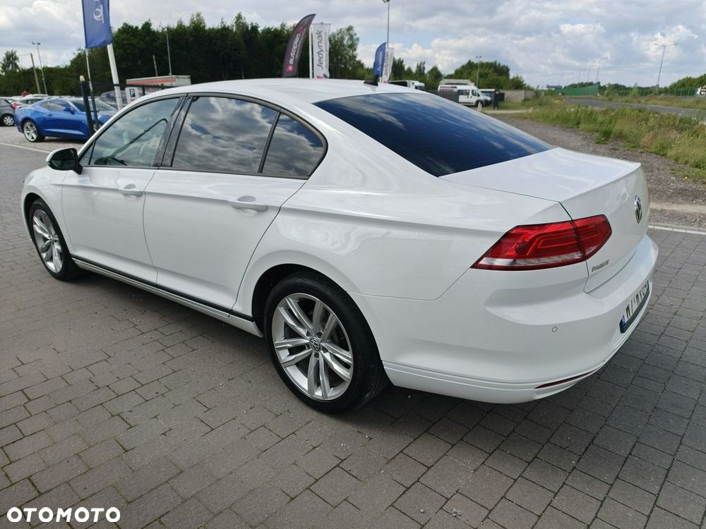 Volkswagen Passat - 16
