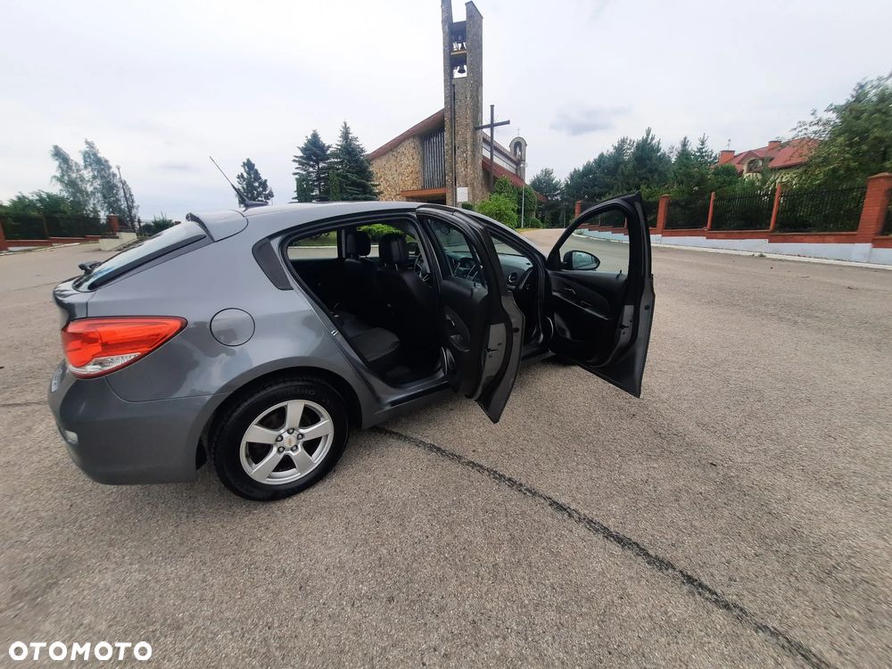 Chevrolet Cruze 1.6 LS+ - 12